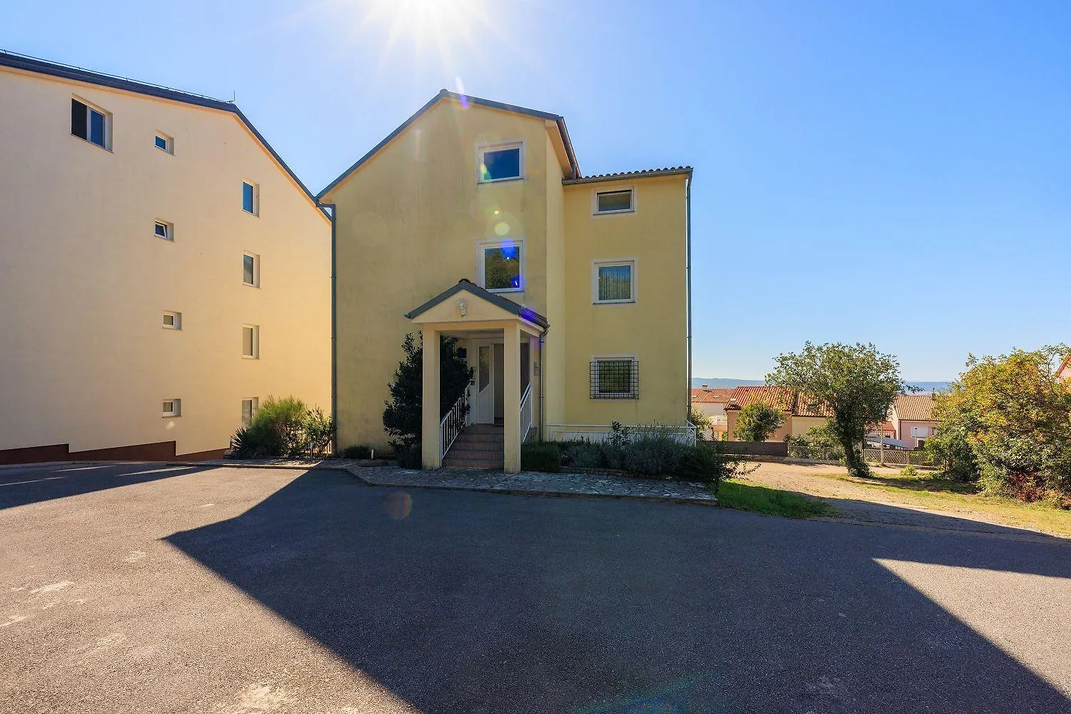 Cozy Dachgeschosswohnung Mit Meerblick, Klima, Wifi - Nur 350 Meter Zum Strand Dramalj 0*,  Croatia