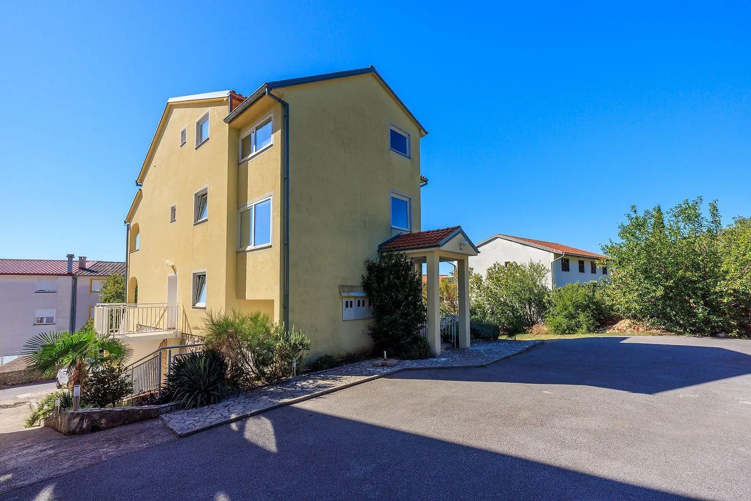 Cozy Dachgeschosswohnung Mit Meerblick, Klima, Wifi - Nur 350 Meter Zum Strand Dramalj Croatia