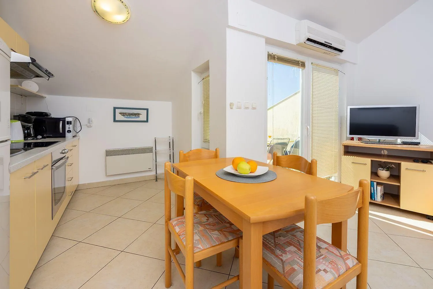 Cozy Dachgeschosswohnung Mit Meerblick, Klima, Wifi - Nur 350 Meter Zum Strand Dramalj Apartment