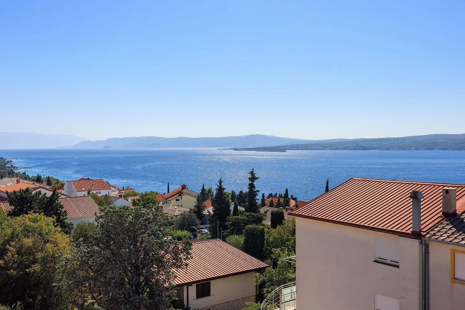 Cozy Dachgeschosswohnung Mit Meerblick, Klima, Wifi - Nur 350 Meter Zum Strand Dramalj